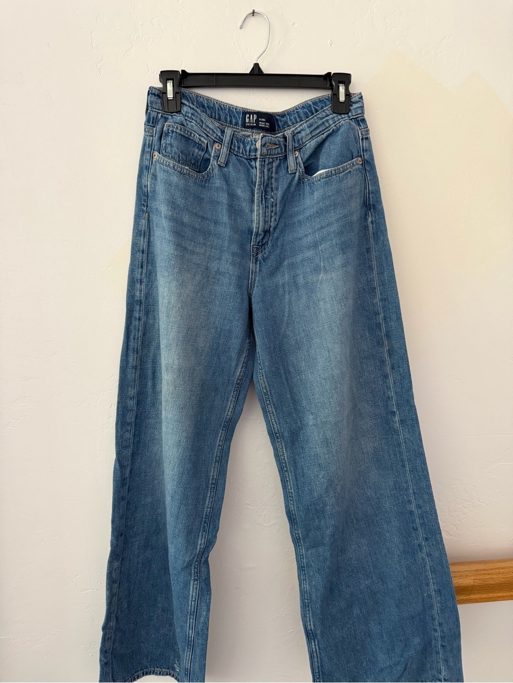 GAP Relaxed Fit Medium Blue Jeans